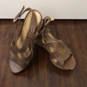 Nine West platform strappy sandal shoes size 7